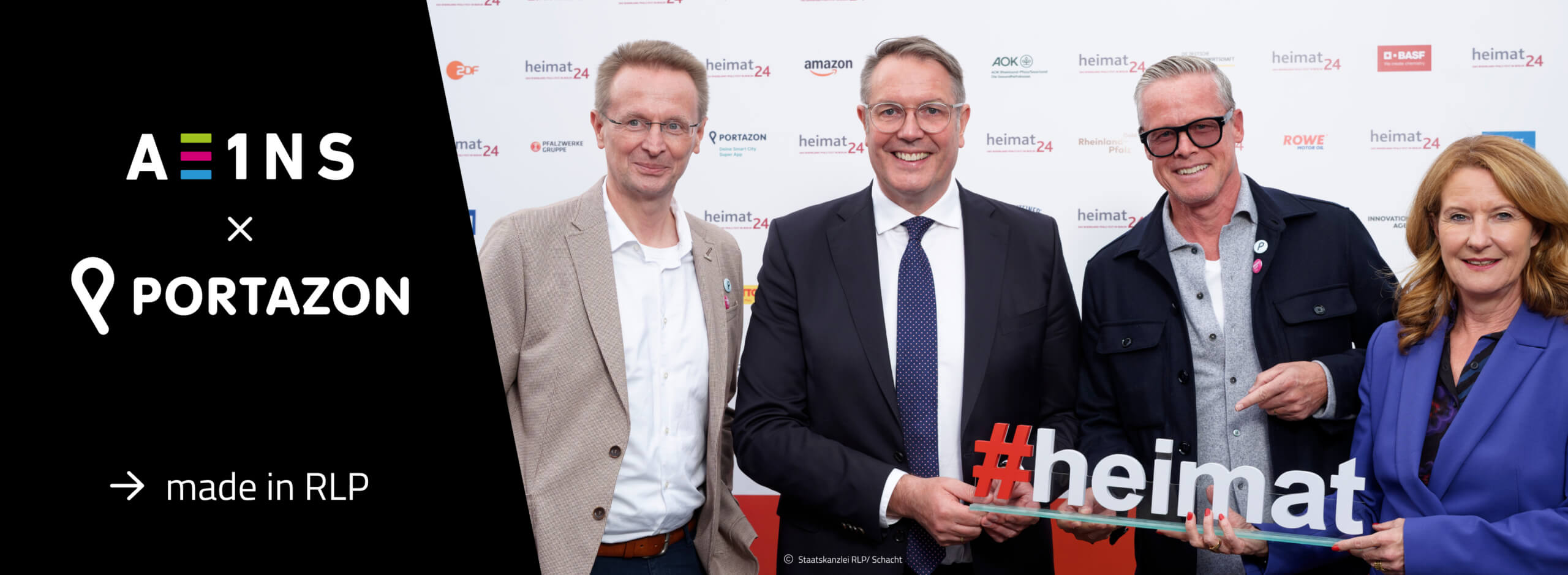 Gelenkbus der SWT mit Smart City Super APP Werbung